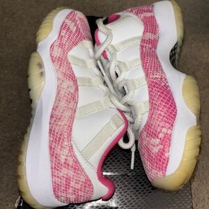 Jordan 11 Retro Low Pink Snakeskin